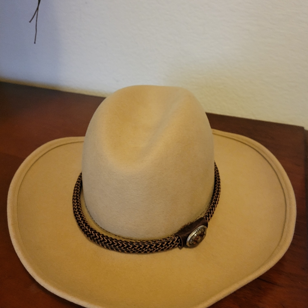 Liz Claiborn felt hat